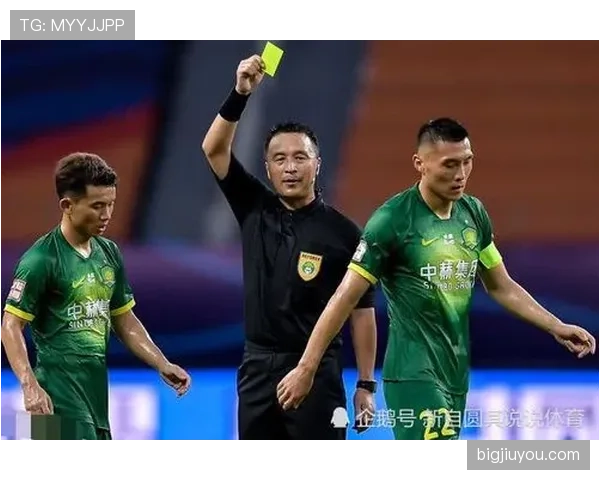 拖延时间判罚要点：裁判认定标准与黄牌处罚时机